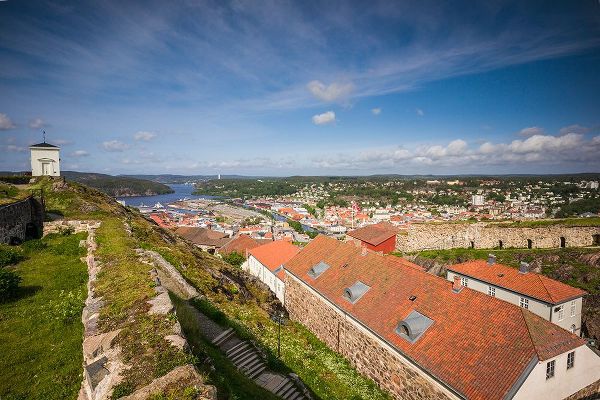 Bibikow, Walter 아티스트의 Norway-Ostfold County-Halden-town view from Fredriksten Fortress작품입니다.